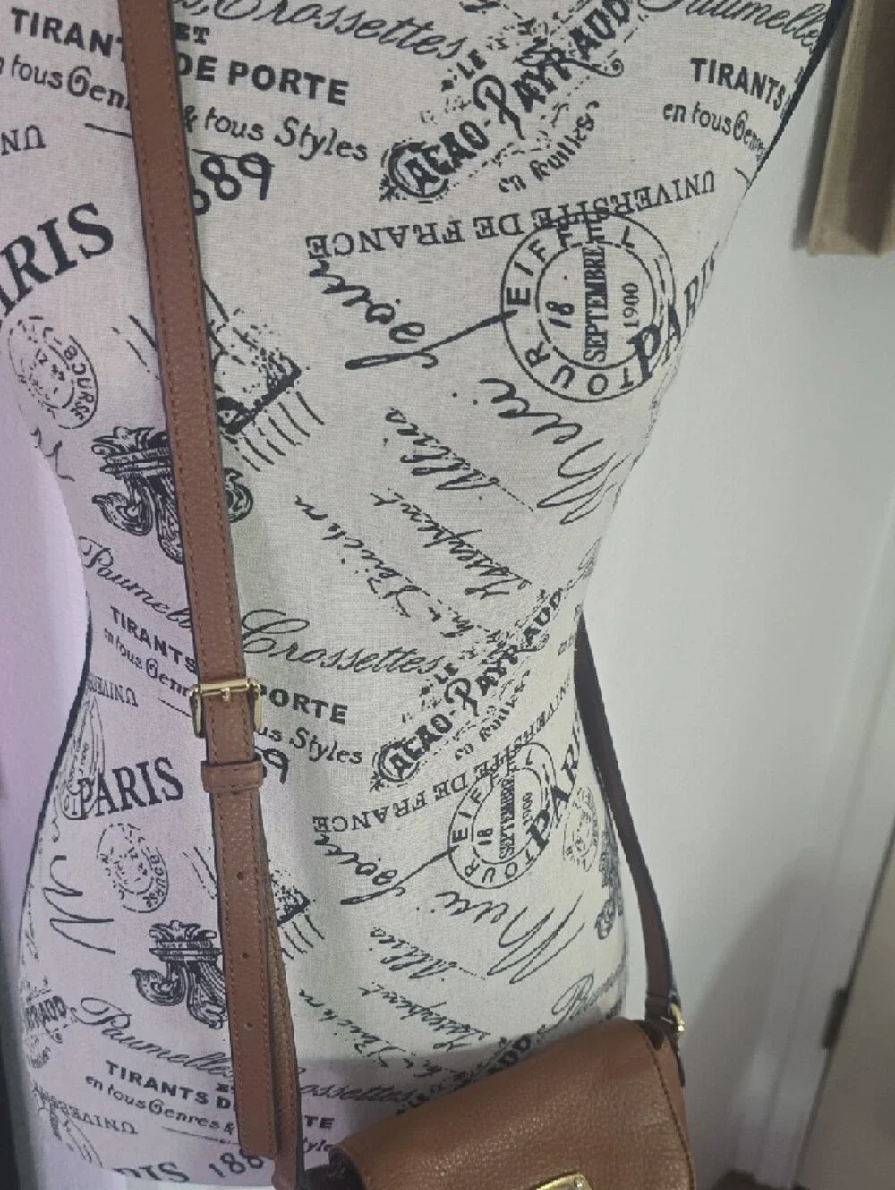 Micheal Kors Brown Pebbled Leather Small Crossbody W/ Gold Hardware (EUC)✨️ - Picture 5 of 13
